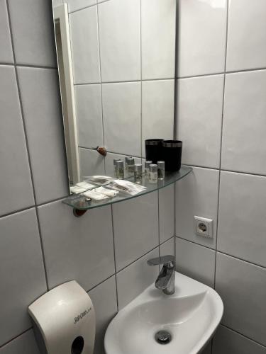 Koupelna v ubytování Hotel Tenova Köln-Neumarkt