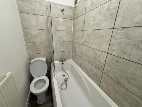 a bathroom with a toilet and a bath tub at Chalkwell Aparthotel Short & Long Stays Welcome, Leisure , Relocation , Business Stays , Contractors in Kent
