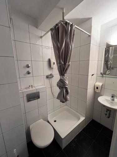 Koupelna v ubytování Hotel Tenova Köln-Neumarkt