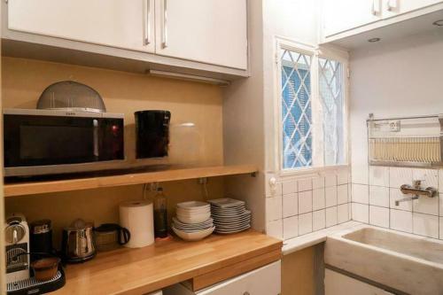 Premium Plaka Apartment in Historic Athens City
