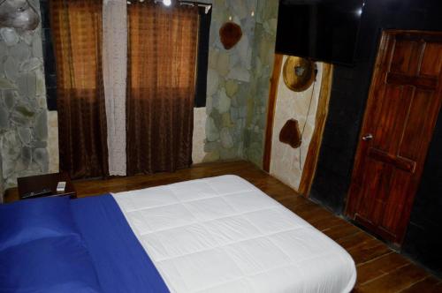 a bedroom with a bed and a television in it at Apartotel VILLA ALTA TAMARINDO in Tamarindo