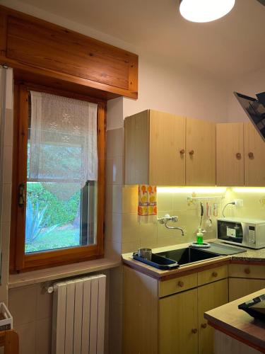 a kitchen with a sink and a window at Le Pianelle in Pianella