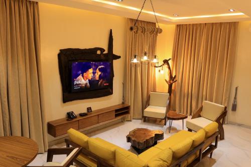 Μια τηλεόραση ή/και κέντρο ψυχαγωγίας στο George Residence - Ikoyi, Lagos