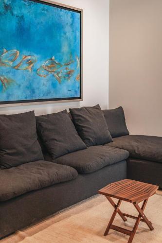 a living room with a couch and a coffee table at Depto de Lujo frente al Mar in San Bruno