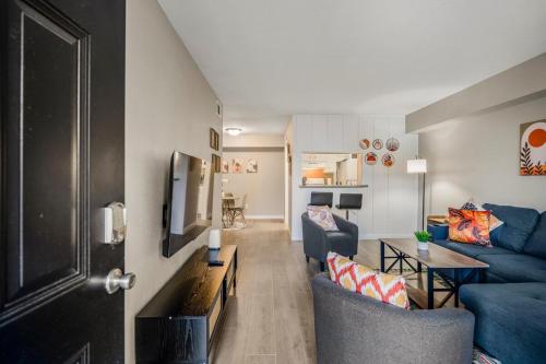 a living room with a blue couch and a table at Towne Plaza Apartments 111 - 7 km from FIFA Fest in Houston