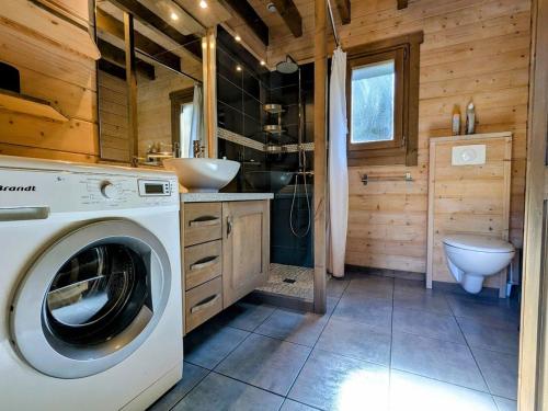 Koupelna v ubytování Chalet cosy à La Bresse avec WIFI et parking, proche pistes - FR-1-589-310