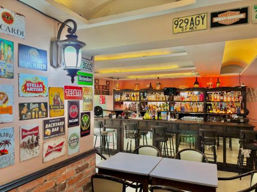 a bar with tables and chairs in a restaurant at Hotel La Alhondiga in Puebla