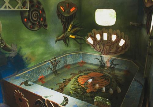 a room with a painting on the wall with a bath tub at La Florida de San Francisco in Acanti