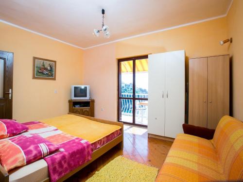 Apartments Neve - Two-Bedroom Apartment with Balcony and Sea View