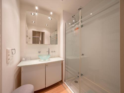 Ένα μπάνιο στο Apartment in Knokke near the Beach