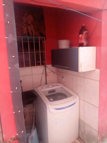 a small bathroom with a toilet in a red room at Mongaguá, AGENOR de Campos, PRAIA in Mongaguá