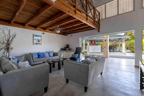 a living room with two couches and a table at Villa Pierretta in the center, Playa Las Terrenas in Las Terrenas
