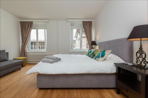 a bedroom with a large bed and a couch at KAYA Zurich Apartment 3B - Downtown 2BR Deluxe Apt in Zürich