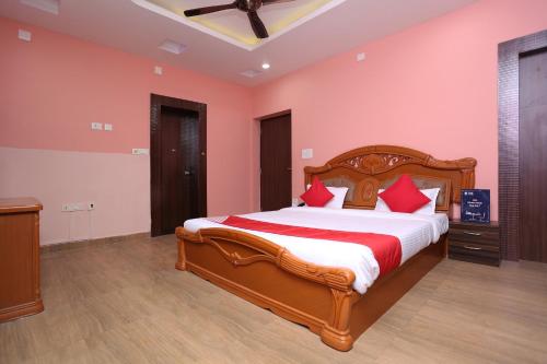 Postel nebo postele na pokoji v ubytování Hotel O Kalinga Regency