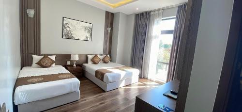 Postel nebo postele na pokoji v ubytování Hải An Hotel