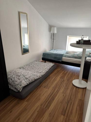 Katil atau katil-katil dalam bilik di Laichingen Center with style & tranquility