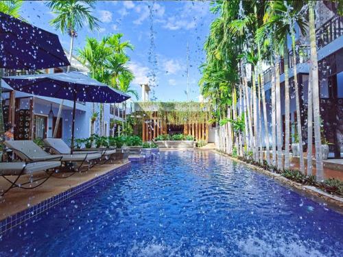 Kolam renang di atau dekat dengan Cheata Residence