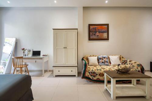 Χώρος καθιστικού στο B Homestay Deluxe 01
