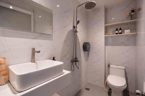 Ένα μπάνιο στο B Homestay Deluxe 01