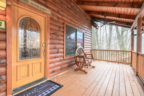 Balkoni atau teres di High Country Haven - Near Boone & Blowing Rock