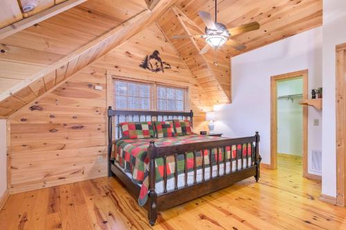 Katil atau katil-katil dalam bilik di High Country Haven - Near Boone & Blowing Rock