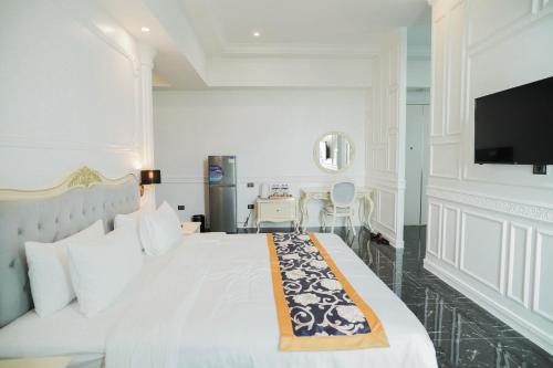 a hotel room with a bed and a flat screen tv at Sunday Hevea Hotel and Resort in Angeles
