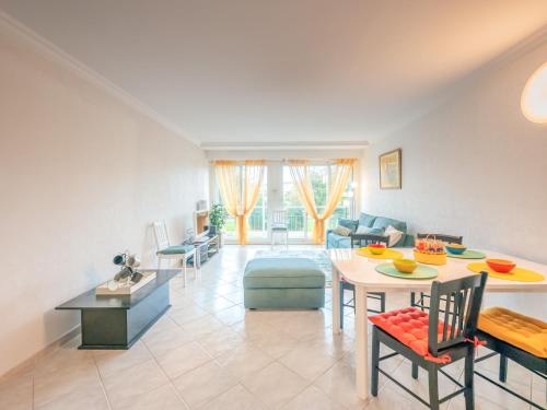 Appartement central avec grande terrasse, garage et WIFI - FR-1-197-620