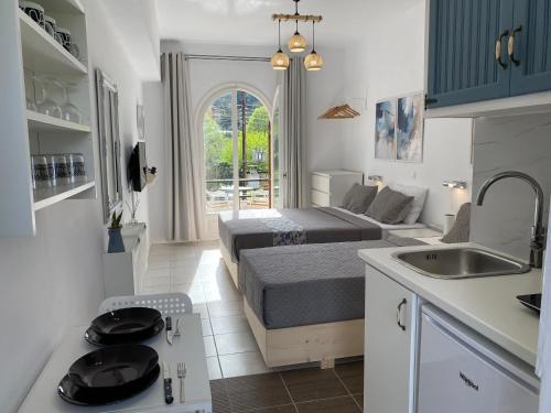 Gambar di galeri bagi Navy Studio by likeyourhome with Mountain View Balcony, Near Beach 1 km, Self Check-in di Vátos