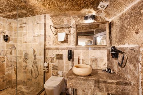 Ένα μπάνιο στο Noah's Ark Cave Hotel