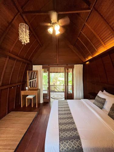 a bedroom with a large bed in a room at Shri Wedari Private Pool with Ricefield View in Tampaksiring