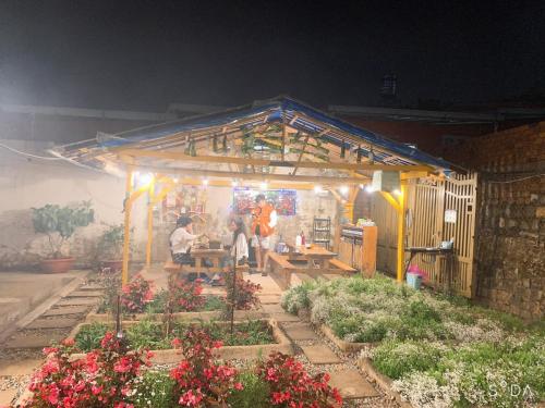 a garden shed with people working in it at night at Happy dream garden drom in Khu Chi Lăng