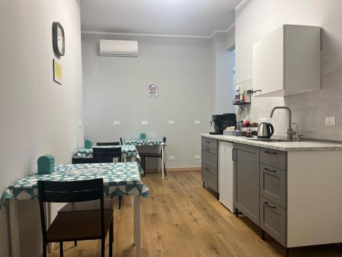 Kuchyň nebo kuchyňský kout v ubytování B&B Genova Centrale