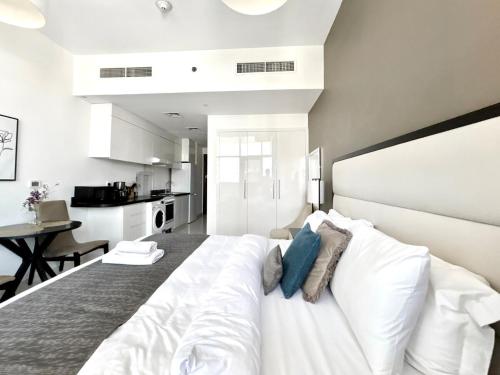 Homes2Retreat - Chic & Cozy Studio in Damac