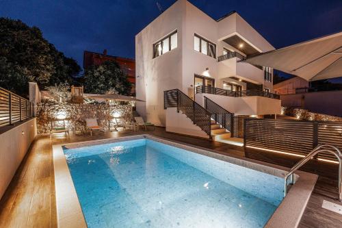 Villa Betelgeuse Supernova - Happy Rentals