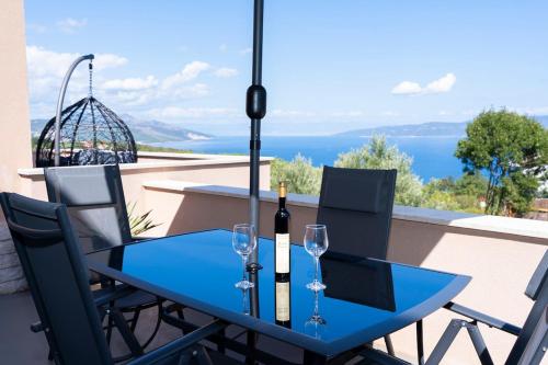 New lovely flat with stunic view, comfort terrace,7001