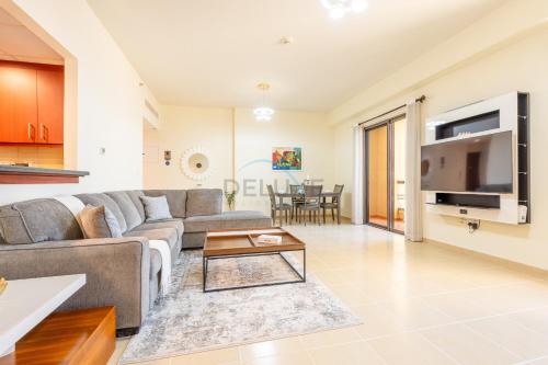 Sea-Facing 1BR with Ain Dubai View Close to Marina Beach, Rimal 3, Jumeirah Beach Residence by Deluxe Holiday Homes