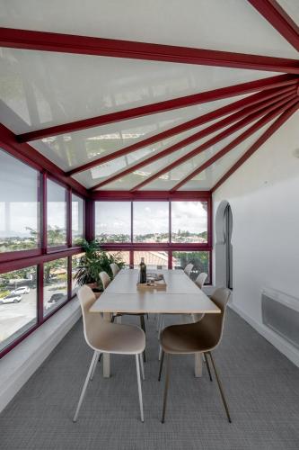 Gambar di galeri bagi Résidence Château d'Acotz - Appartements avec piscine à 300m des Plages & Océan di Saint-Jean-de-Luz