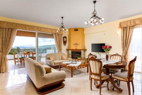Chrysa Traditional Family House