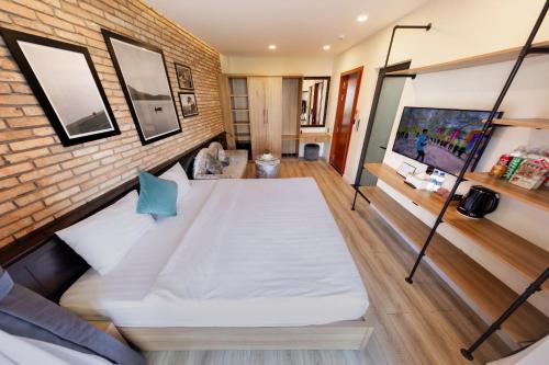 Postel nebo postele na pokoji v ubytování The Brick Home dalat