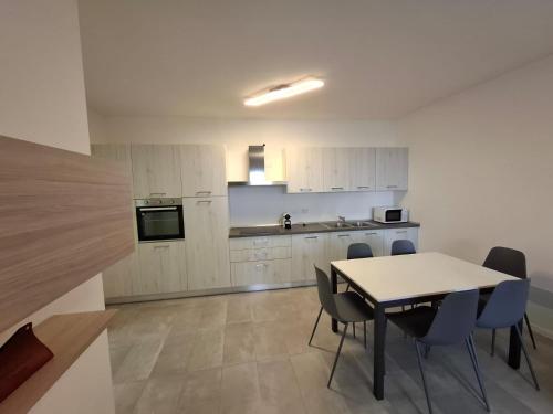 Kuchyň nebo kuchyňský kout v ubytování Appartamento a Menaggio centro