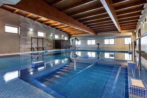 Бассейн в PenichePraia - Bungalows, Campers & SPA или поблизости