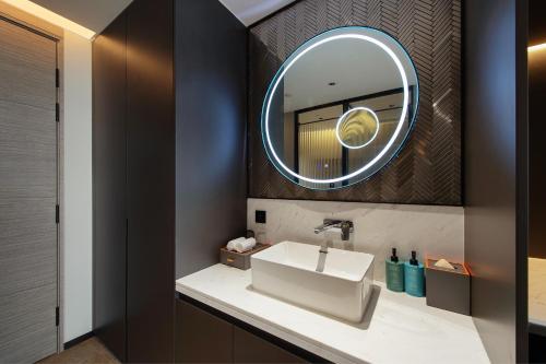 Bilik mandi di Novotel Shanghai Lingang