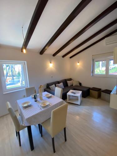 ビオグラード・ナ・モルにあるMobile Homes Camping Biogradのギャラリーの写真