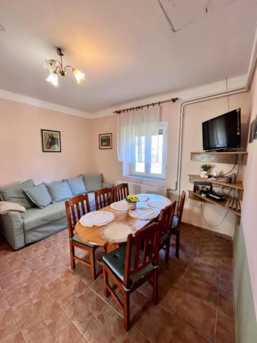 Aranyos- patak vendégház