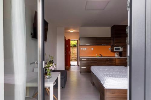 a small bedroom with a bed and a kitchen at Vranovská pláž - Holiday park in Vranov nad Dyjí