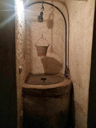 Bilik mandi di Typical house in a Sicilian village
