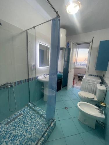 Um banheiro em Durres Port View Apartment