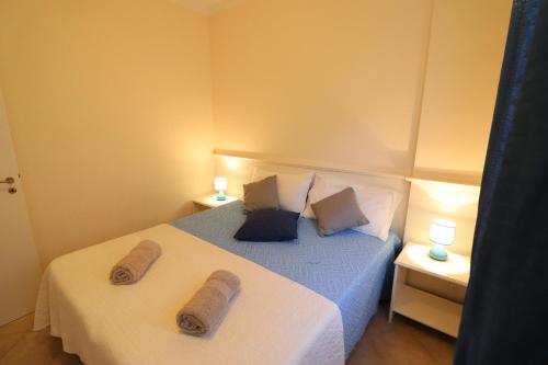 a bedroom with a bed with two towels on it at Casa Asia Otranto Beach & Center AC, WiFi & 4 Sleeps in Otranto