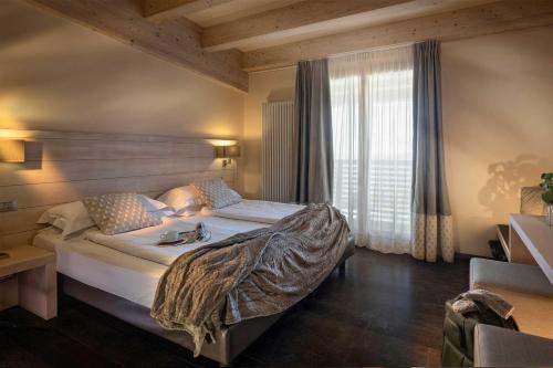 A bed or beds in a room at Brenta Dolomites