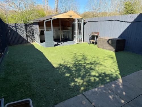 Κήπος έξω από το Two-bedrooms Newly refurbished central